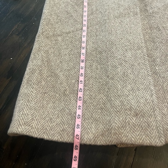 Chic Beige Double-Breasted Trench Coat - Picture 9 of 9